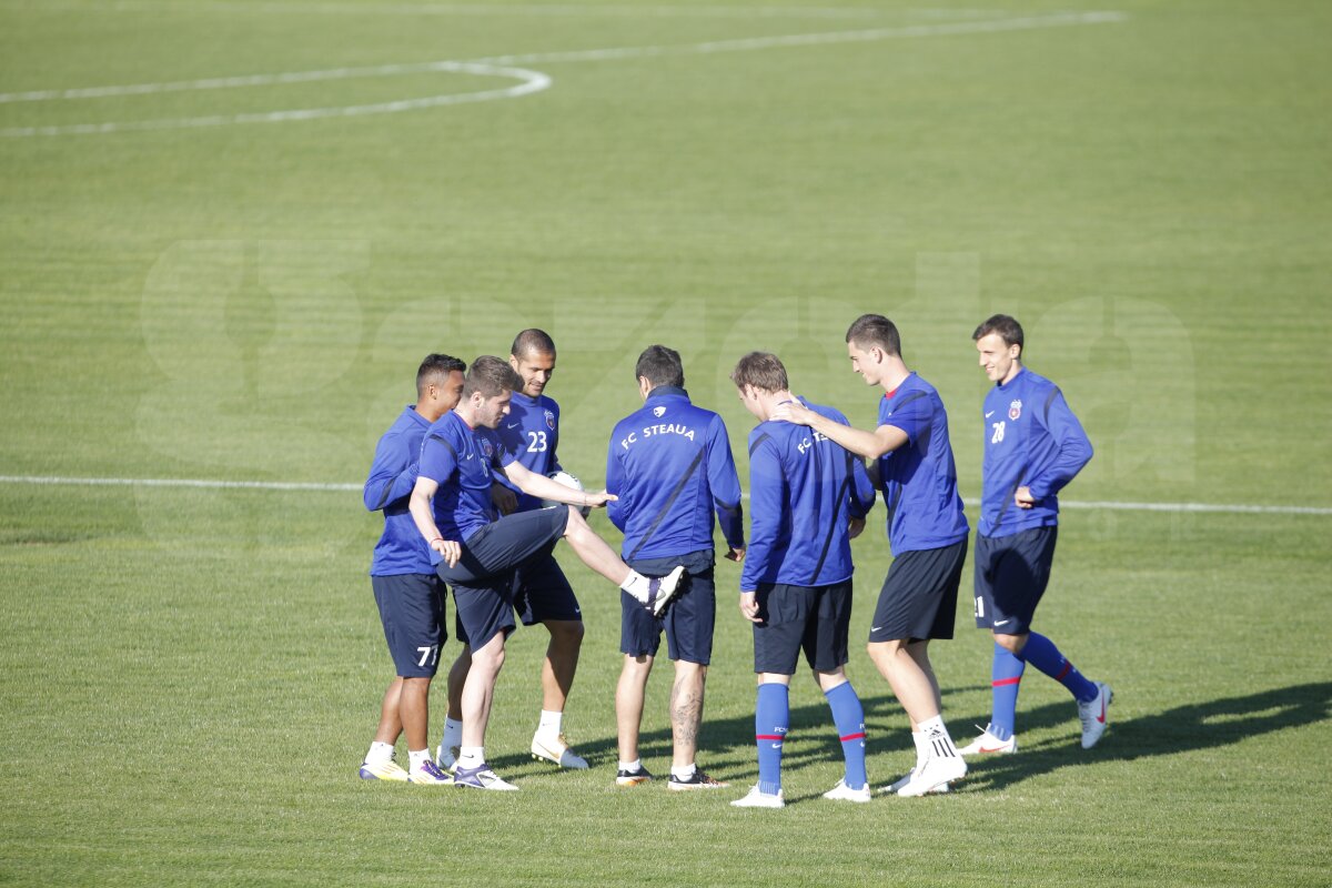 FOTO » Cu zîmbetul pe buze » Steliştii s-au antrenat pe Ghencea înaintea confruntării cu Oţelul