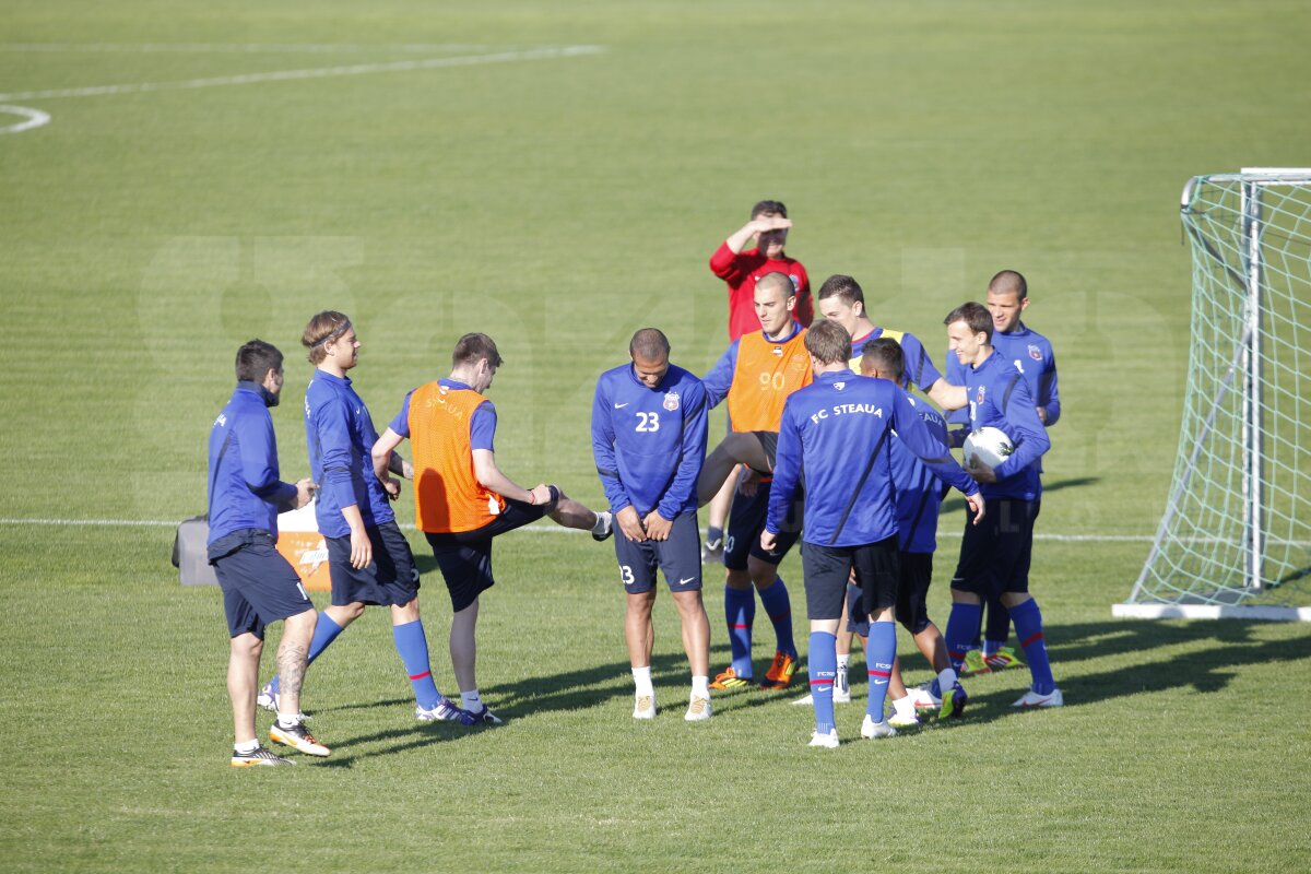 FOTO » Cu zîmbetul pe buze » Steliştii s-au antrenat pe Ghencea înaintea confruntării cu Oţelul