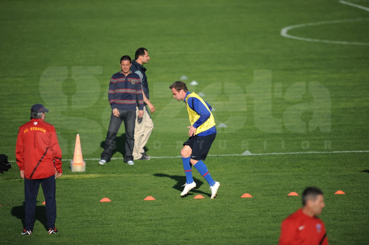 FOTO » Cu zîmbetul pe buze » Steliştii s-au antrenat pe Ghencea înaintea confruntării cu Oţelul