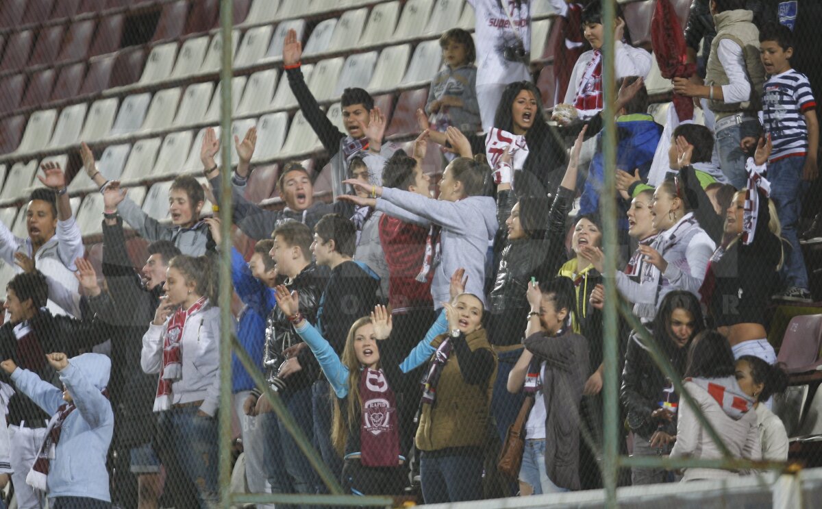 Atmosferă incendiară în Giuleşti » Peste 3000 de femei şi copii şi-au susţinut favoriţii