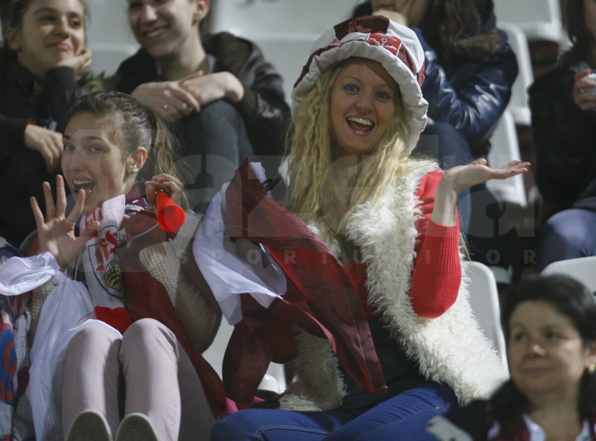 Atmosferă incendiară în Giuleşti » Peste 3000 de femei şi copii şi-au susţinut favoriţii