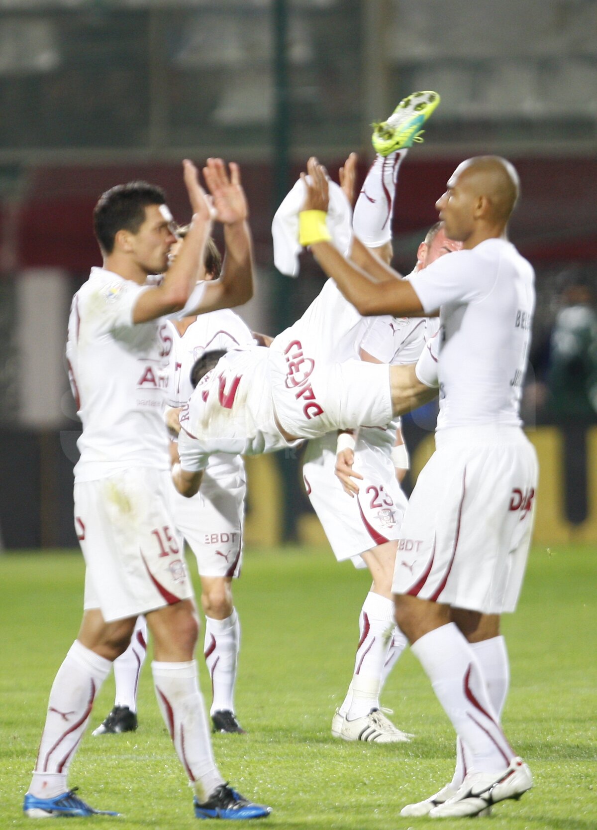 GALERIE FOTO 5 chipuri ale fericirii în Giuleşti!