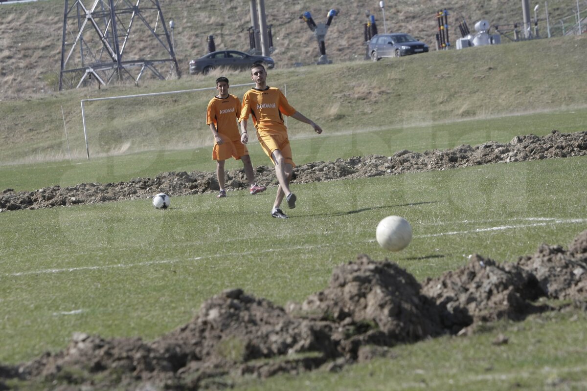 D'ale lui Mitică » Un om politic din Cireşu îşi hărţuieşte adversarul: i-a arat terenul de fotbal! :D