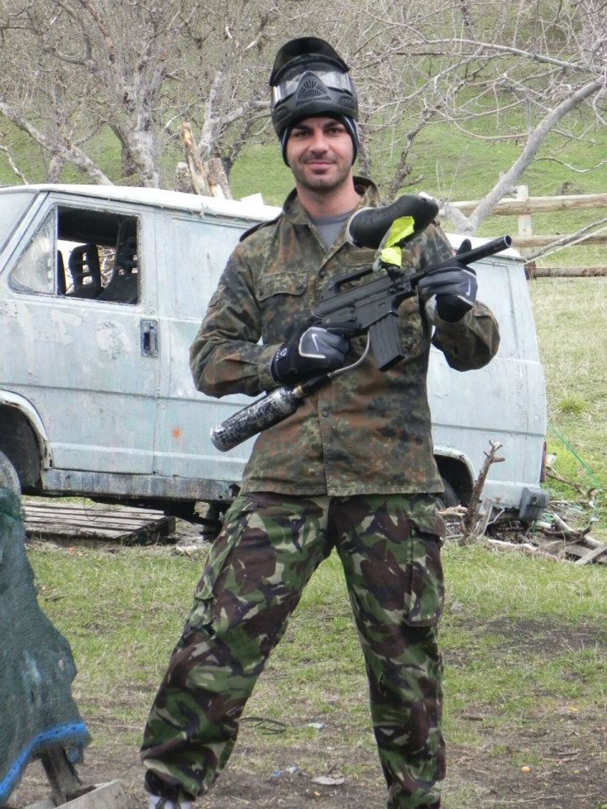 FOTO "Comandantul" Niculescu şi-a aruncat echipa în luptă » Clujenii s-au distrat la paintball ;)