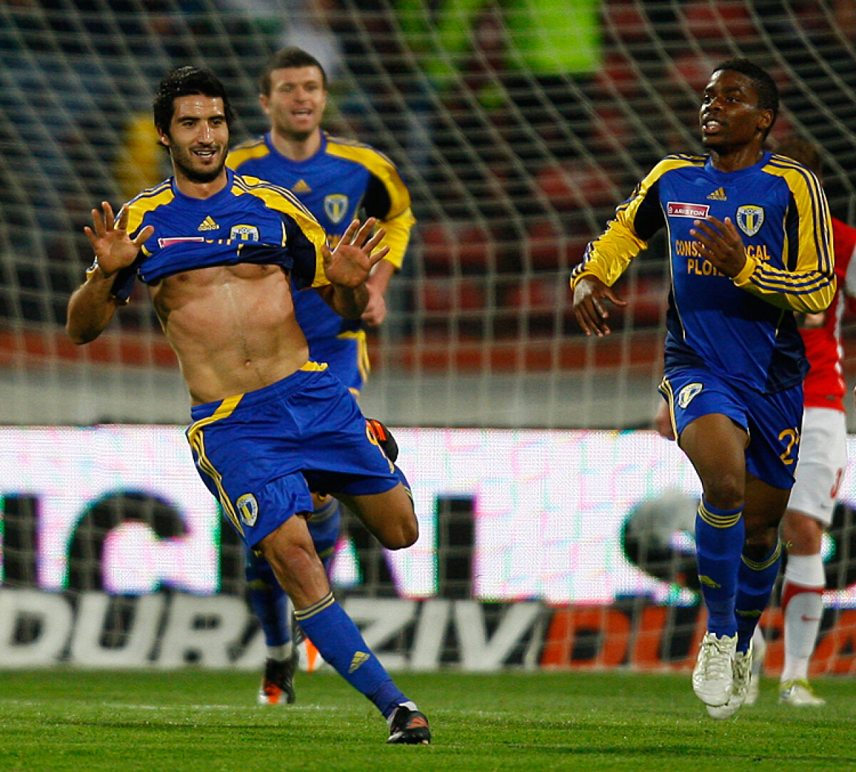 FOTO Petrolul - CFR Cluj 1-1 (Hamza 38-pen. / Ronny 70) » Remiză la noroc