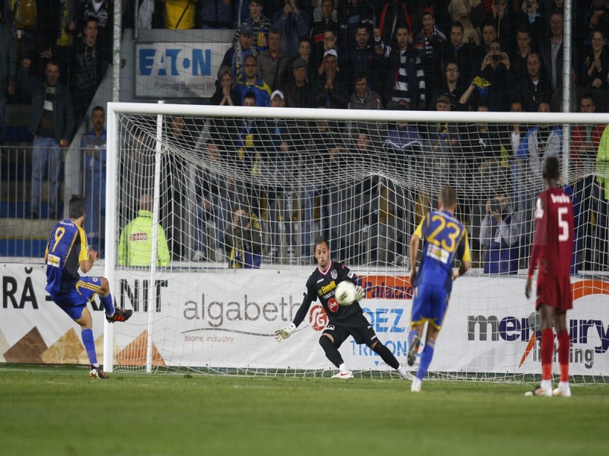 FOTO Petrolul - CFR Cluj 1-1 (Hamza 38-pen. / Ronny 70) » Remiză la noroc