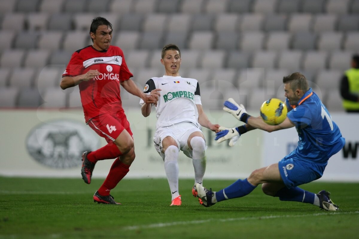 VIDEO Claudiu Niculescu îşi continuă invincibilitatea » U Cluj - Gaz Metan 3-0
