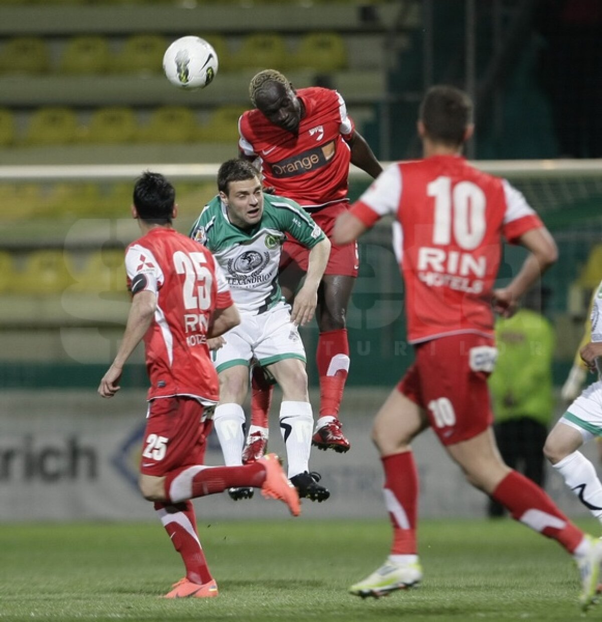 FOTO Chiajna - Dinamo 1-3 » "Cîinii" respiră şi rămîn în lupta pentru titlu