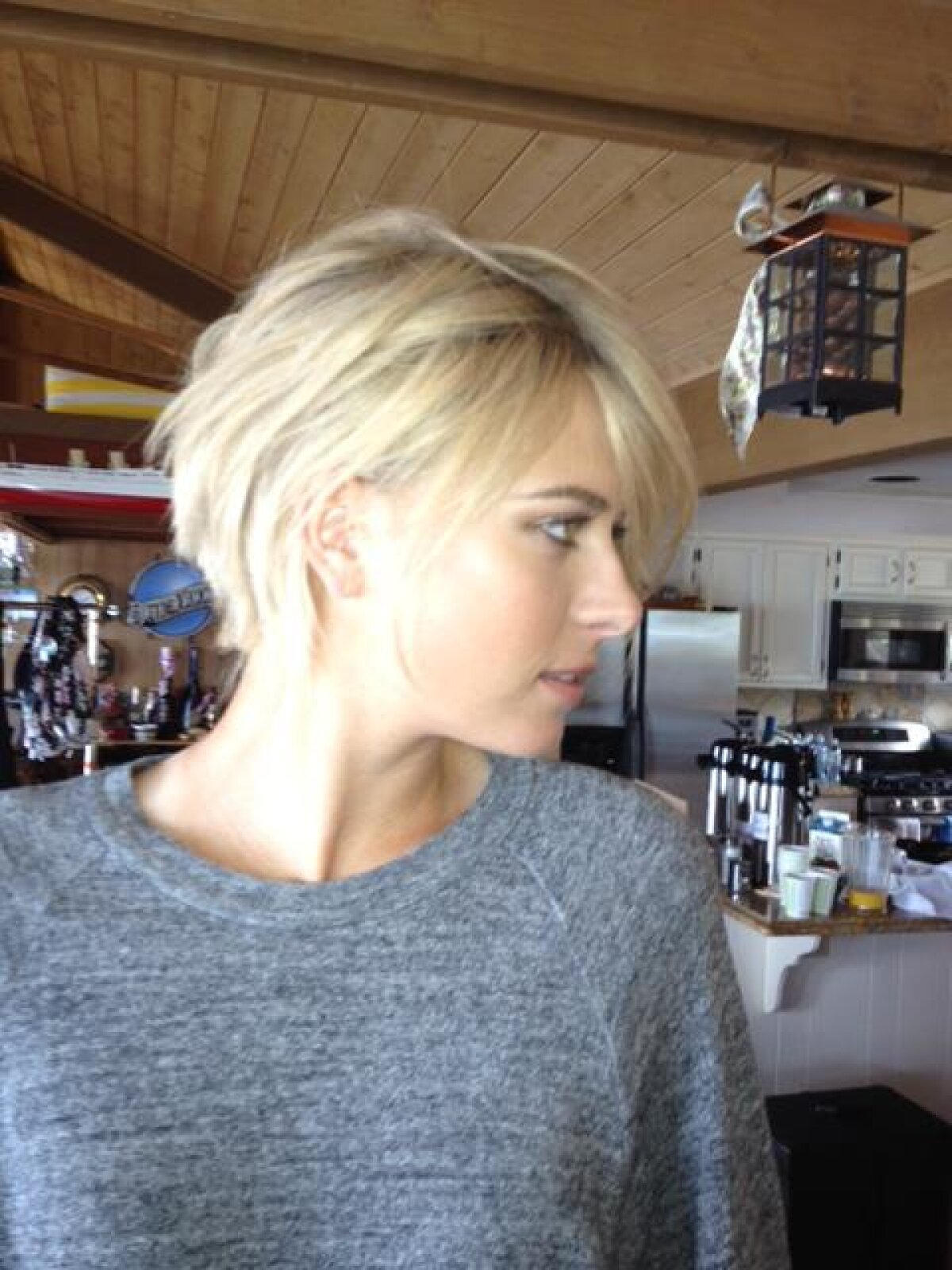 FOTO » Uitaţi de vechea Maria. Sharapova şi-a făcut o schimbare radicală de look. Îţi place cum arată?