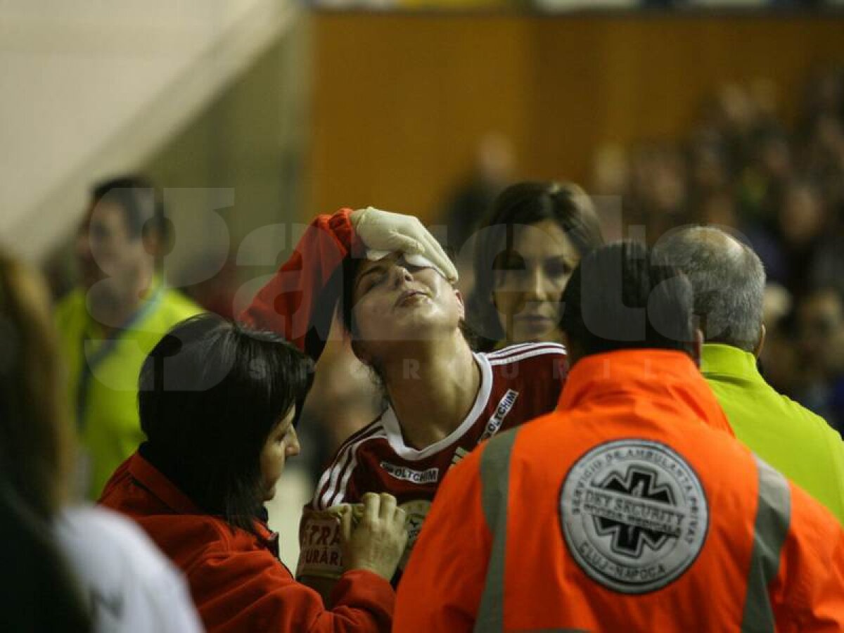 FOTO Oltchim, înfrîngere în campionat după trei ani, 27-29 la Cluj!