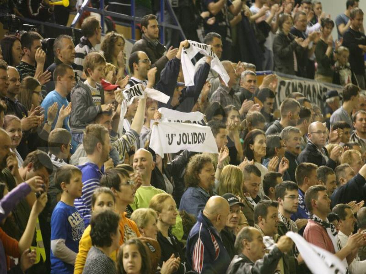 FOTO Oltchim, înfrîngere în campionat după trei ani, 27-29 la Cluj!