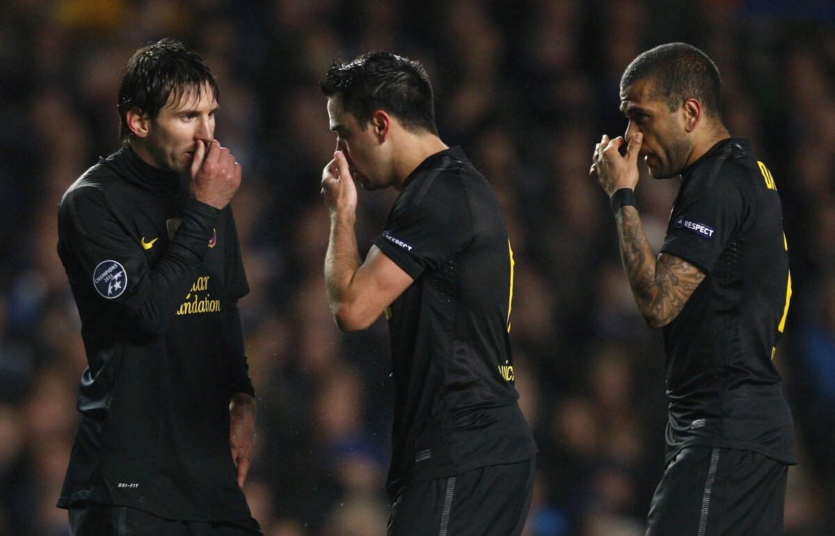 FOTO Ironia sorţii» Barcelona s-a tot plîns că terenurile din Spania sînt neirigate. La Londra a avut prea multă apă