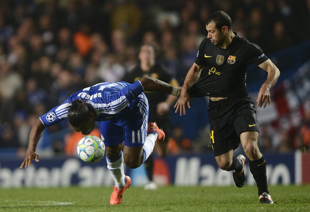 FOTO Ironia sorţii» Barcelona s-a tot plîns că terenurile din Spania sînt neirigate. La Londra a avut prea multă apă