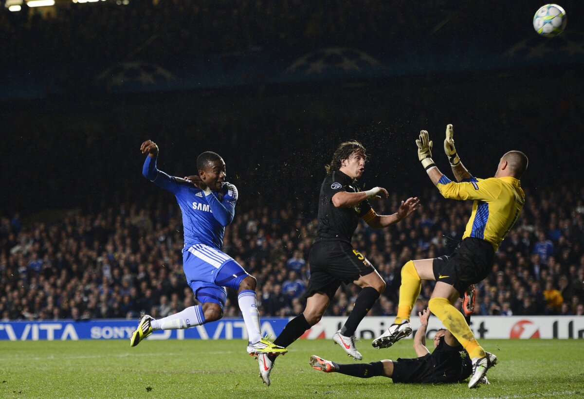 FOTO Ironia sorţii» Barcelona s-a tot plîns că terenurile din Spania sînt neirigate. La Londra a avut prea multă apă