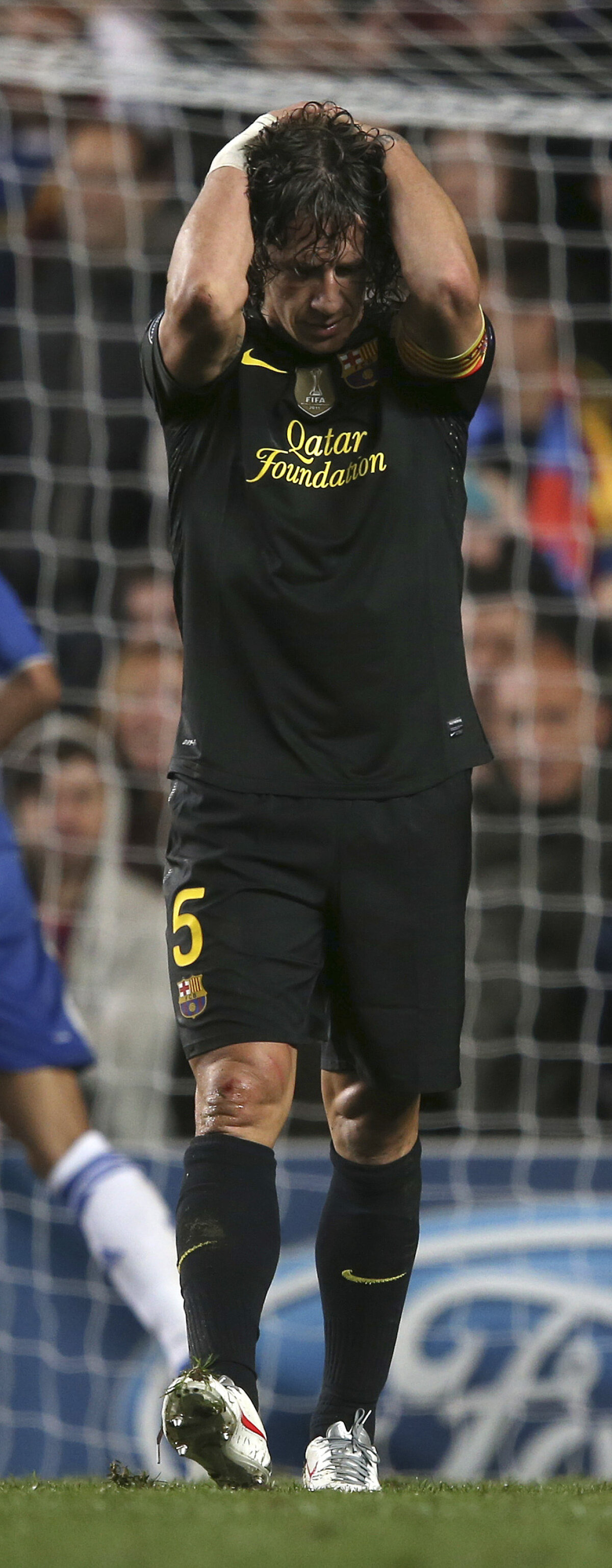 FOTO Ironia sorţii» Barcelona s-a tot plîns că terenurile din Spania sînt neirigate. La Londra a avut prea multă apă