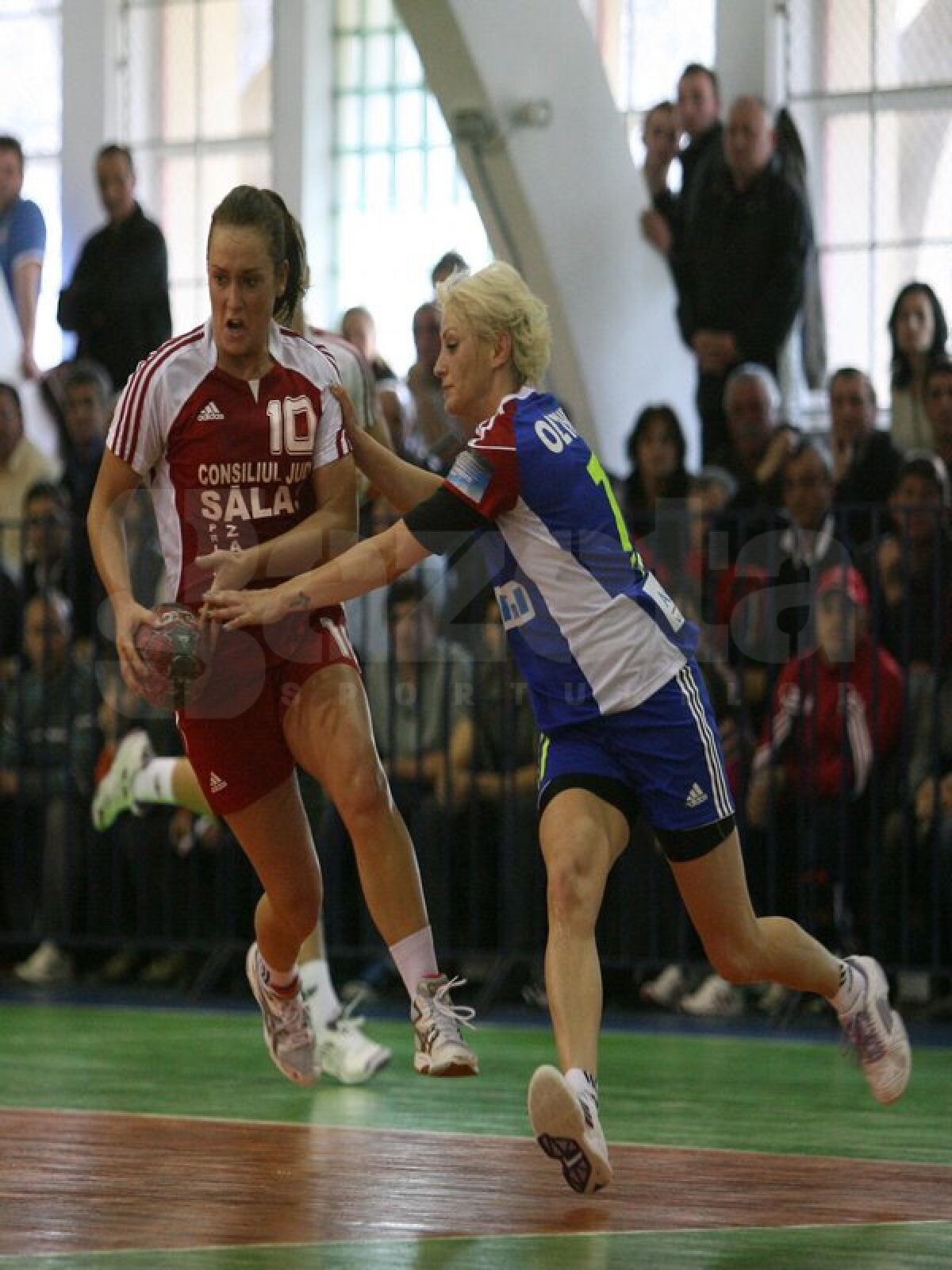 FOTO Oltchim a învins la Zalău, 24-22. Tadici a luat roşu în minutul 41!