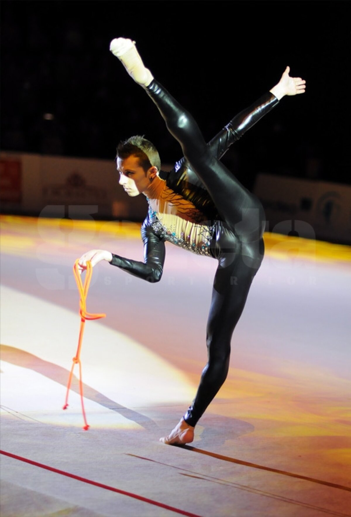 Băieţi în lumea fetelor » Sporturi ca gimnastica ritmică sau înotul sincron încep să devină teritorii masculine