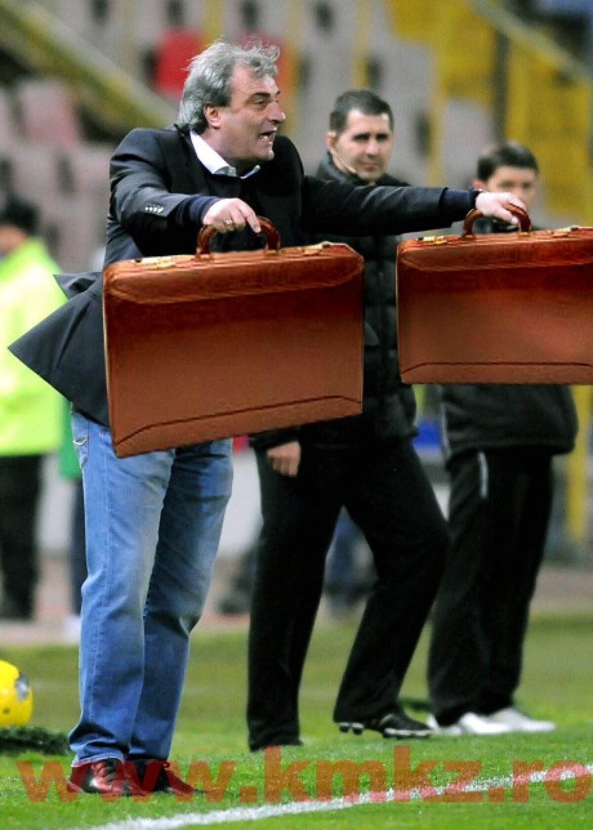 Să nu uităm să zîmbim » "Cazul Valiza" schimbă echipamentul de joc! :D