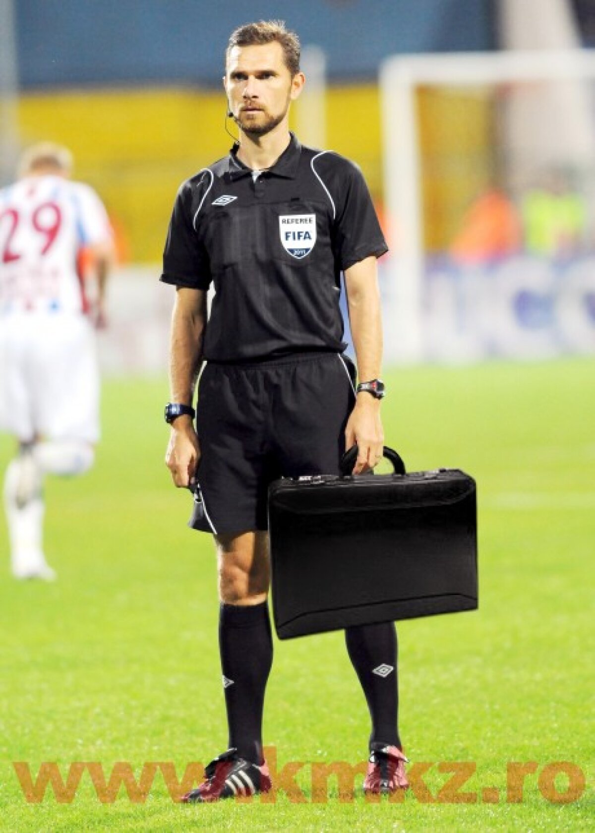 Să nu uităm să zîmbim » "Cazul Valiza" schimbă echipamentul de joc! :D