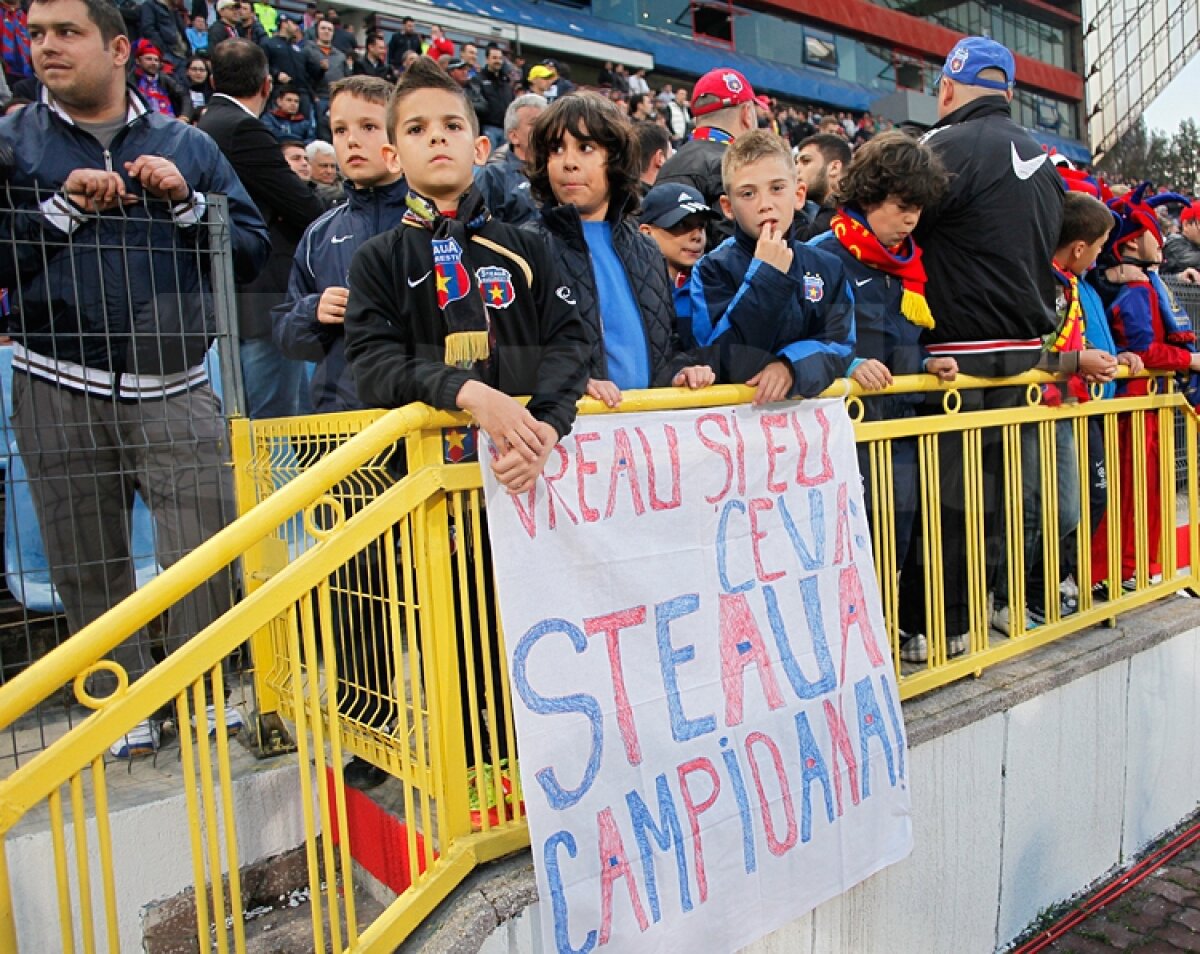 "De ce ni-l iei, nenea?!". Copii în lacrimi după ce observatorul le-a luat banner-ul cu Steaua. Cum comentează Dragomir