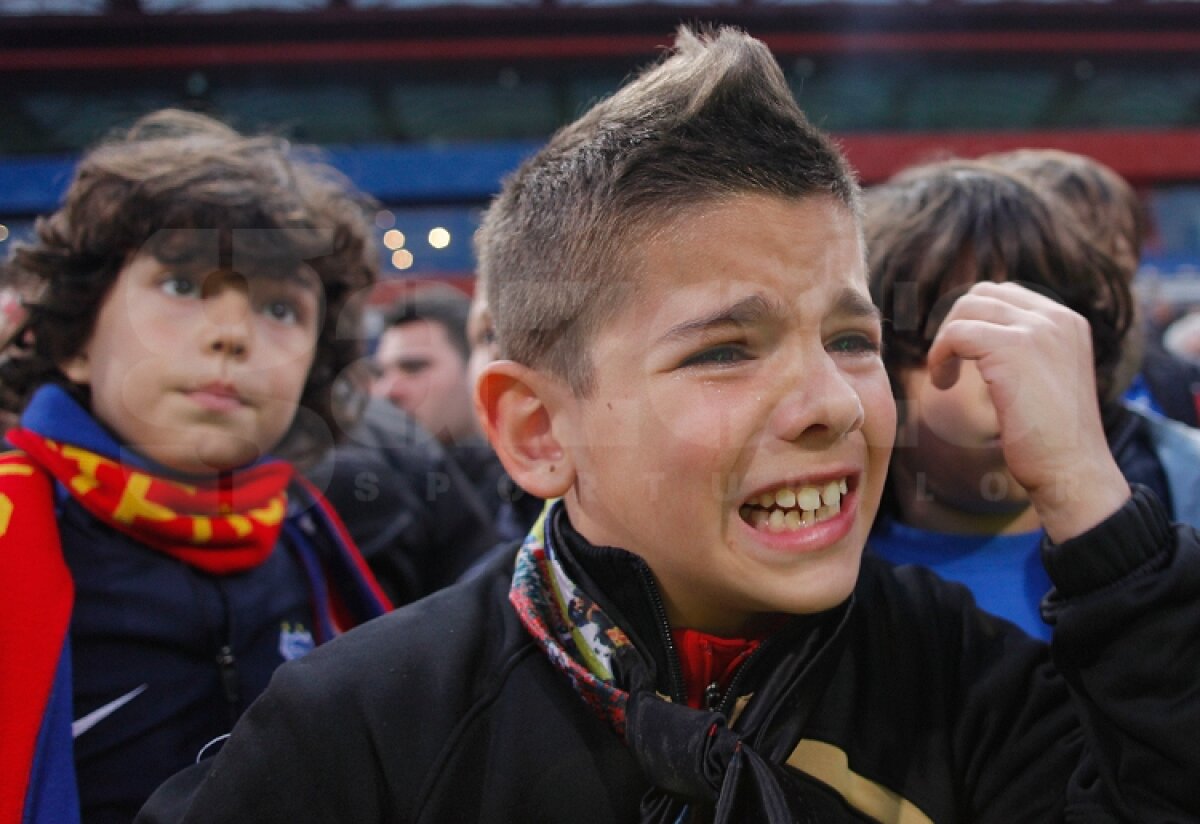"De ce ni-l iei, nenea?!". Copii în lacrimi după ce observatorul le-a luat banner-ul cu Steaua. Cum comentează Dragomir
