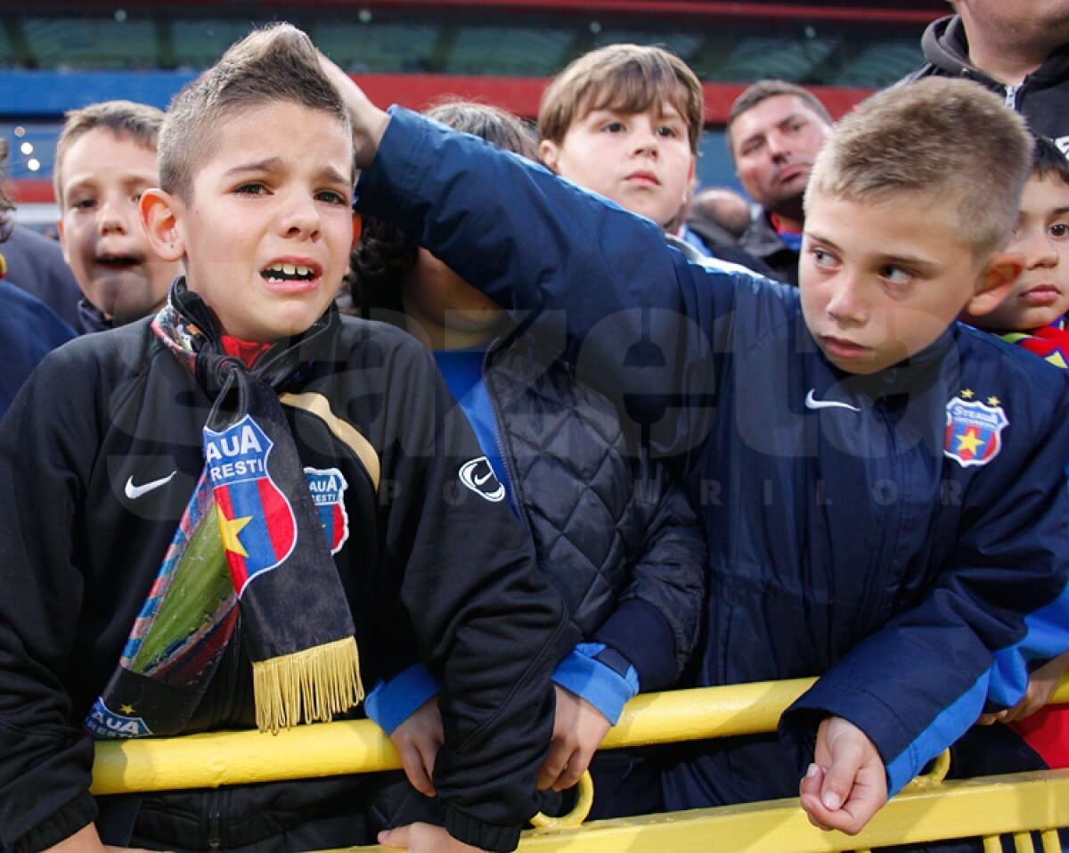 "De ce ni-l iei, nenea?!". Copii în lacrimi după ce observatorul le-a luat banner-ul cu Steaua. Cum comentează Dragomir