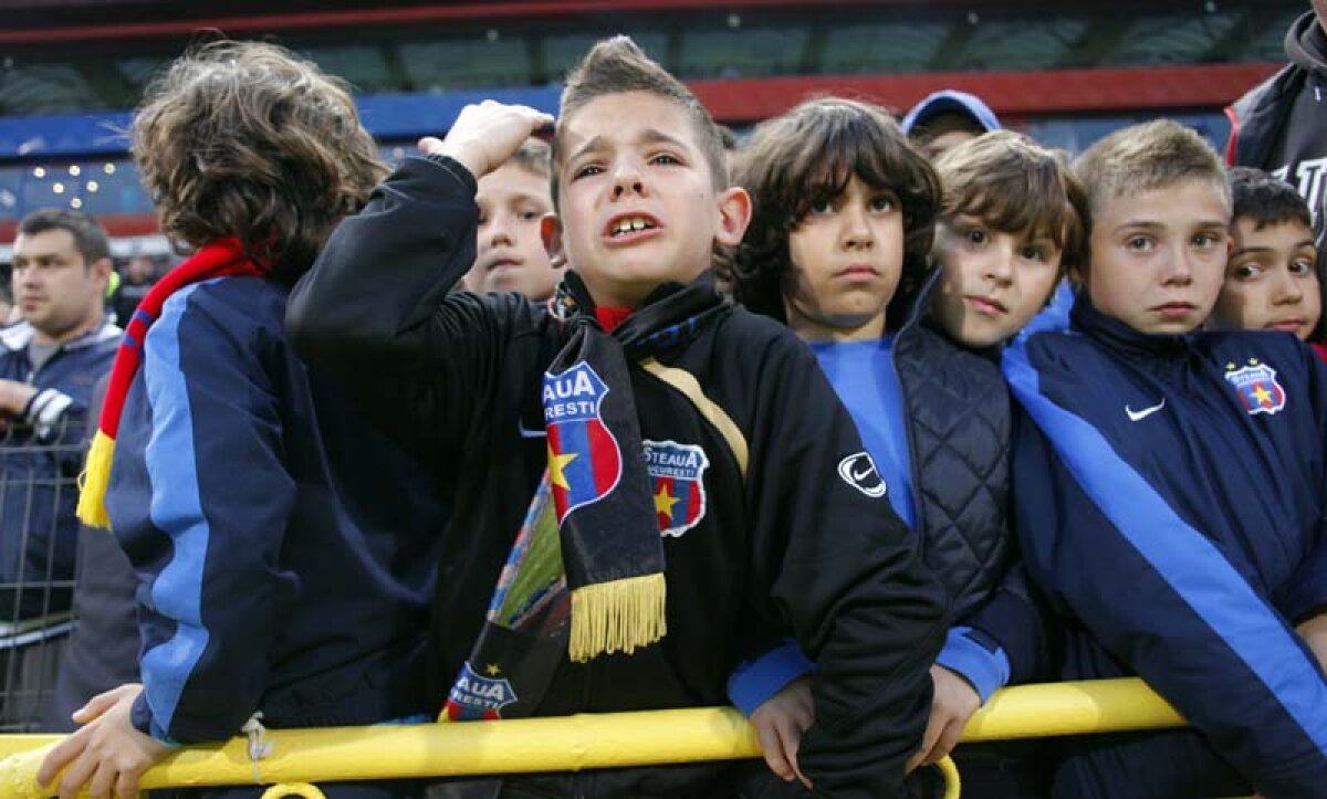 FOTO Scene incredibile la meciul Steaua - FC Vaslui » Lacrimi de copil, prostie de steward