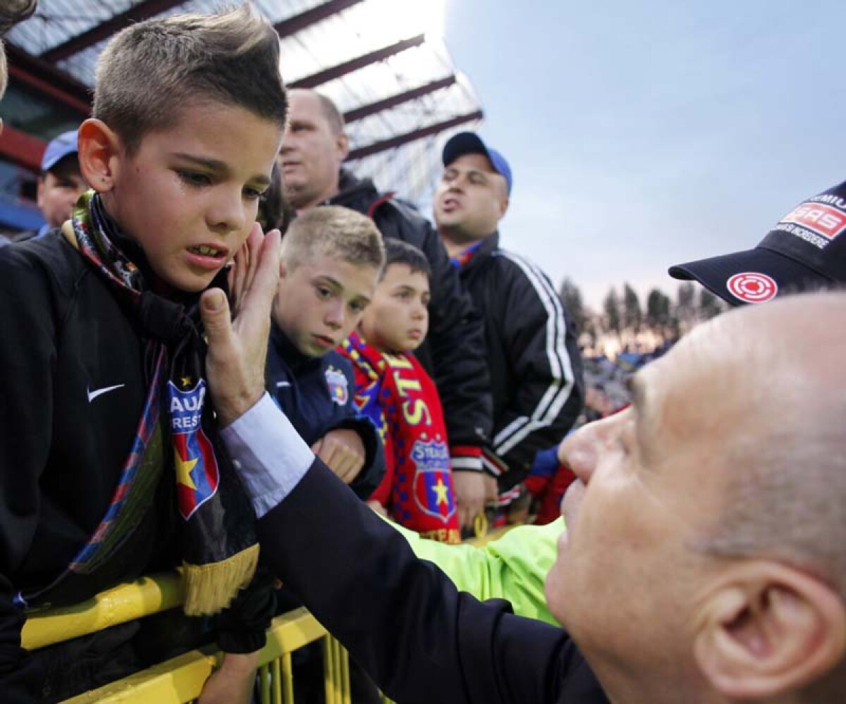 FOTO Scene incredibile la meciul Steaua - FC Vaslui » Lacrimi de copil, prostie de steward