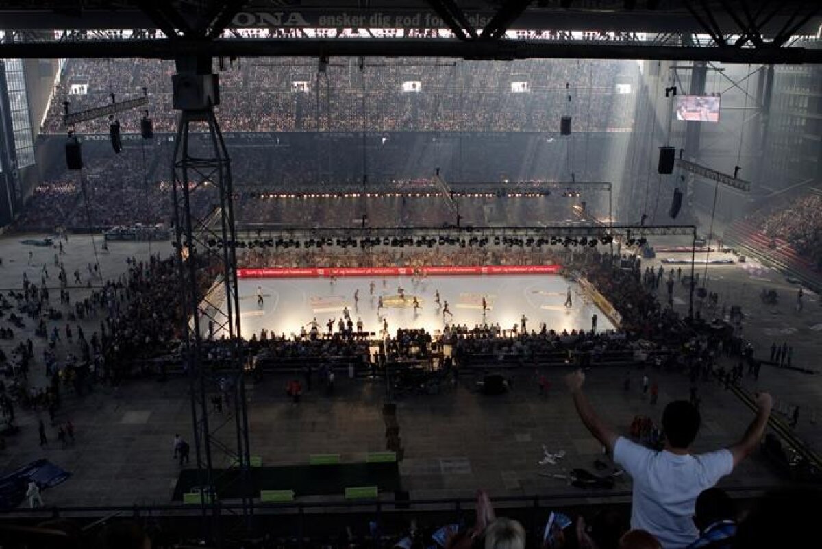 Handbalul ca artă » AG Copenhaga a făcut show cu Barcelona în faţa a peste 21.000 de spectatori