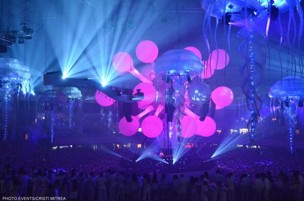 GALERIE FOTO / A fost SENZAŢIE la SENSATION! ;)