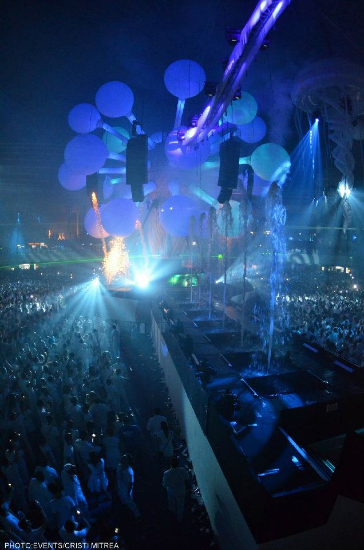 GALERIE FOTO / A fost SENZAŢIE la SENSATION! ;)