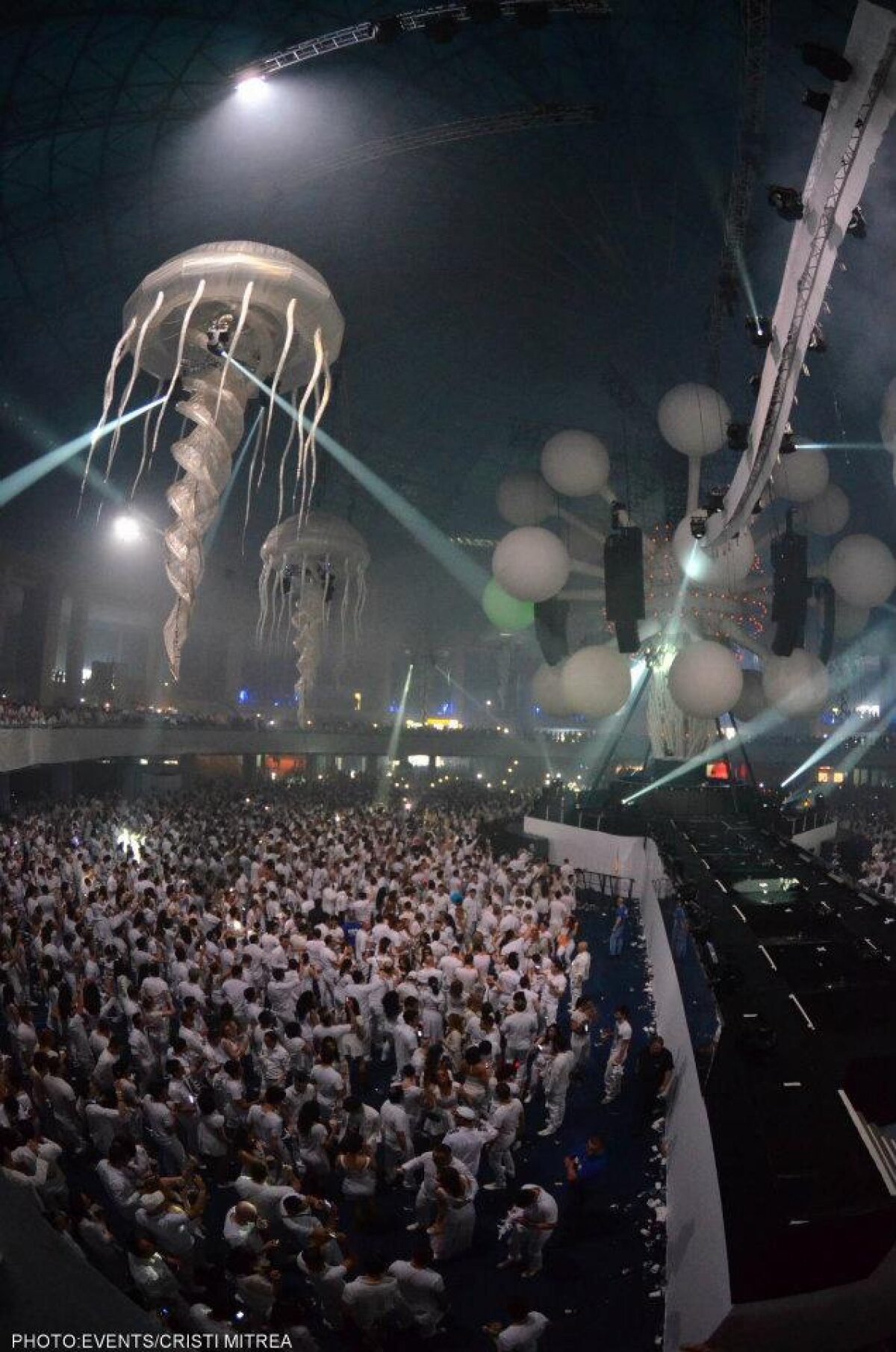 GALERIE FOTO / A fost SENZAŢIE la SENSATION! ;)