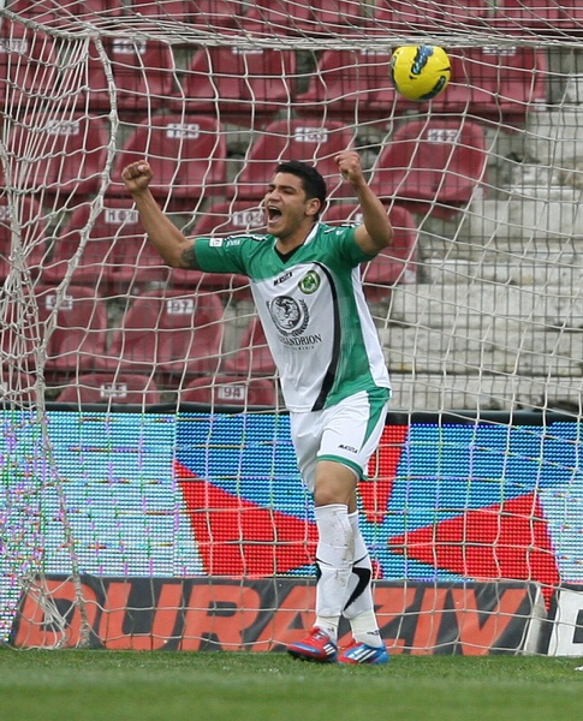 FOTO şi VIDEO Echipa minune a lui Reghe a umilit liderul în Gruia  » CFR Cluj - Concordia 2-4