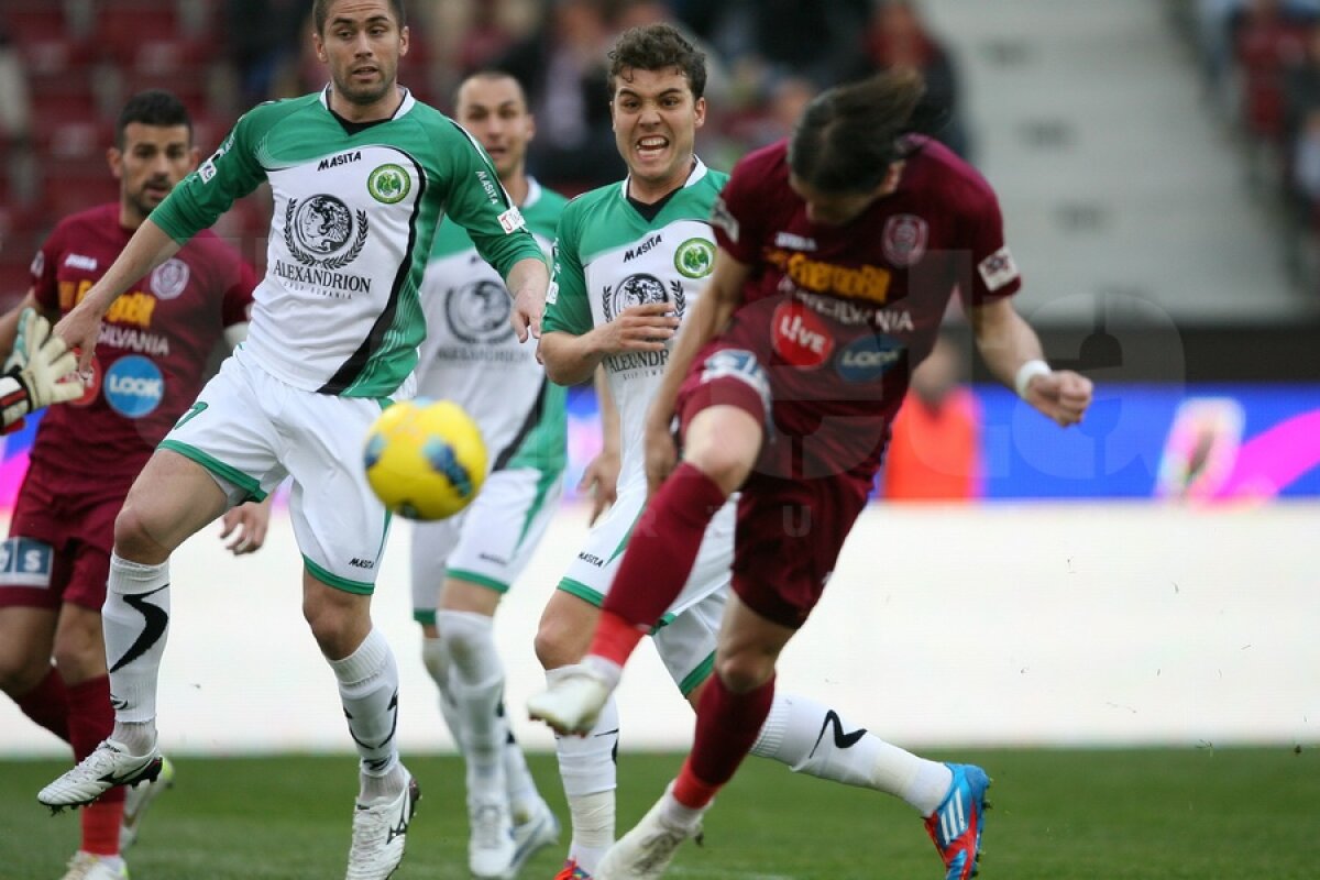 FOTO şi VIDEO Echipa minune a lui Reghe a umilit liderul în Gruia  » CFR Cluj - Concordia 2-4