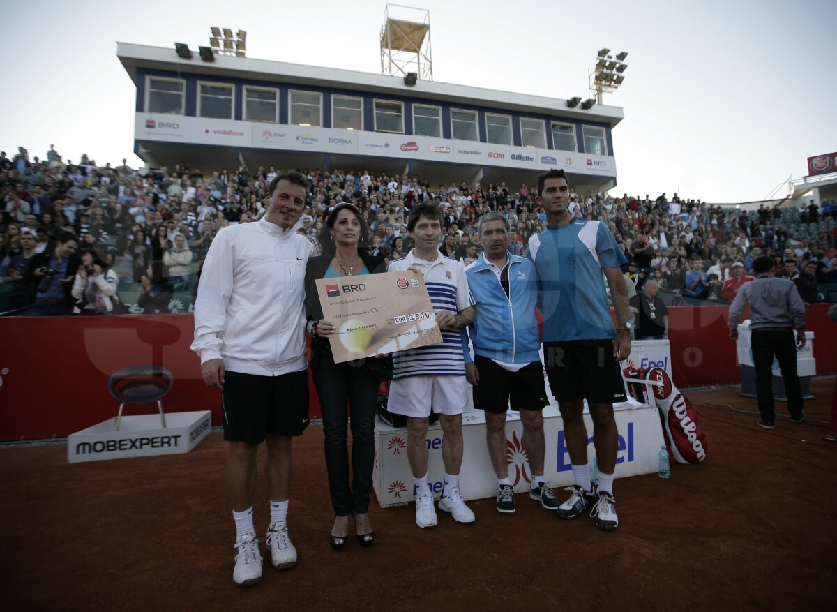 FOTO Stele pe zgură » Hagi şi Rotariu au îmblînzit mingile de tenis alături de Pavel şi Tecău