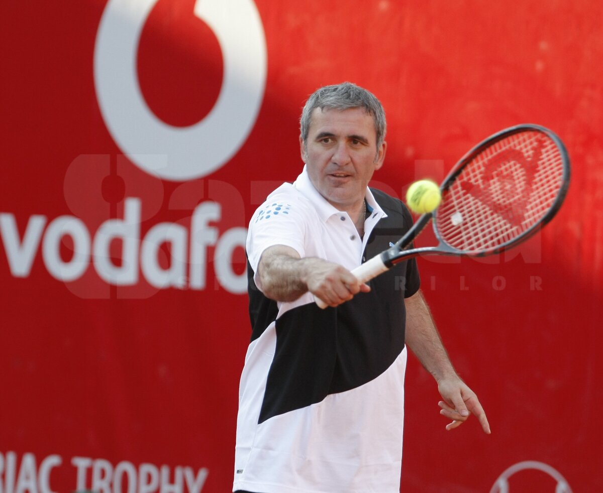 FOTO Stele pe zgură » Hagi şi Rotariu au îmblînzit mingile de tenis alături de Pavel şi Tecău