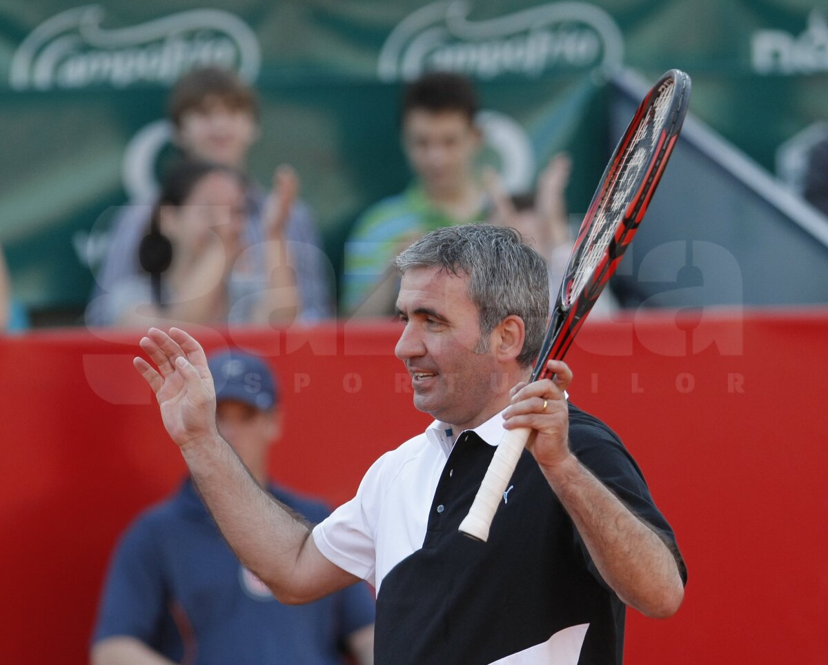 FOTO Stele pe zgură » Hagi şi Rotariu au îmblînzit mingile de tenis alături de Pavel şi Tecău