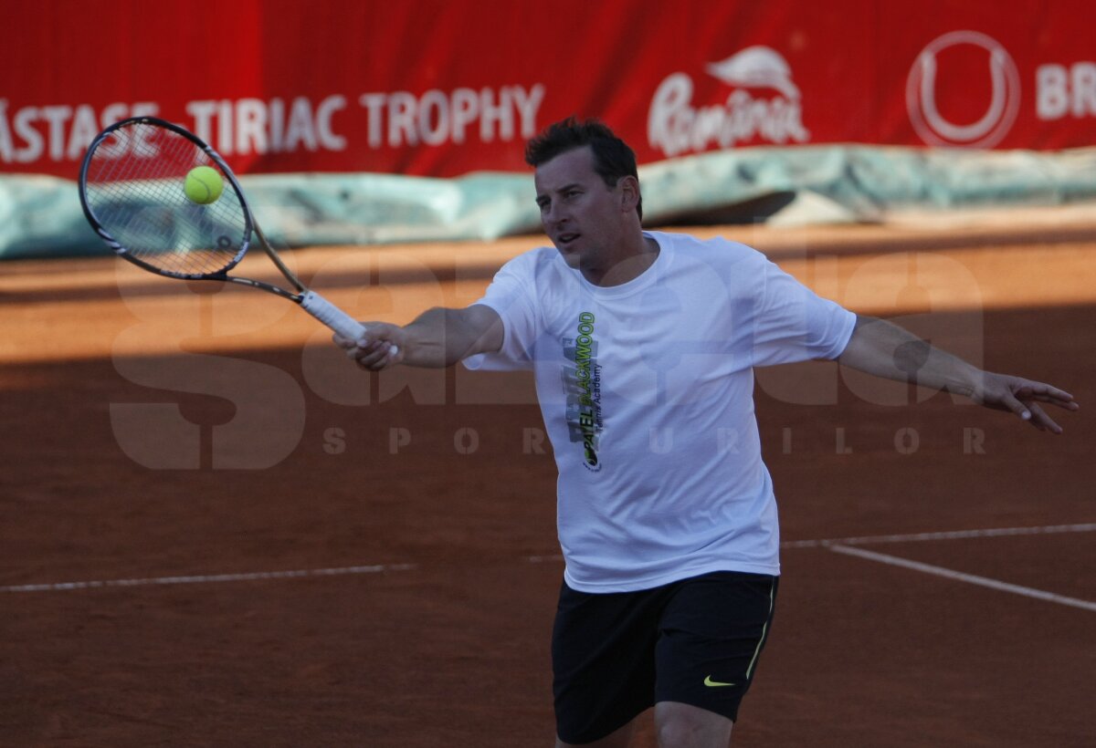 FOTO Stele pe zgură » Hagi şi Rotariu au îmblînzit mingile de tenis alături de Pavel şi Tecău