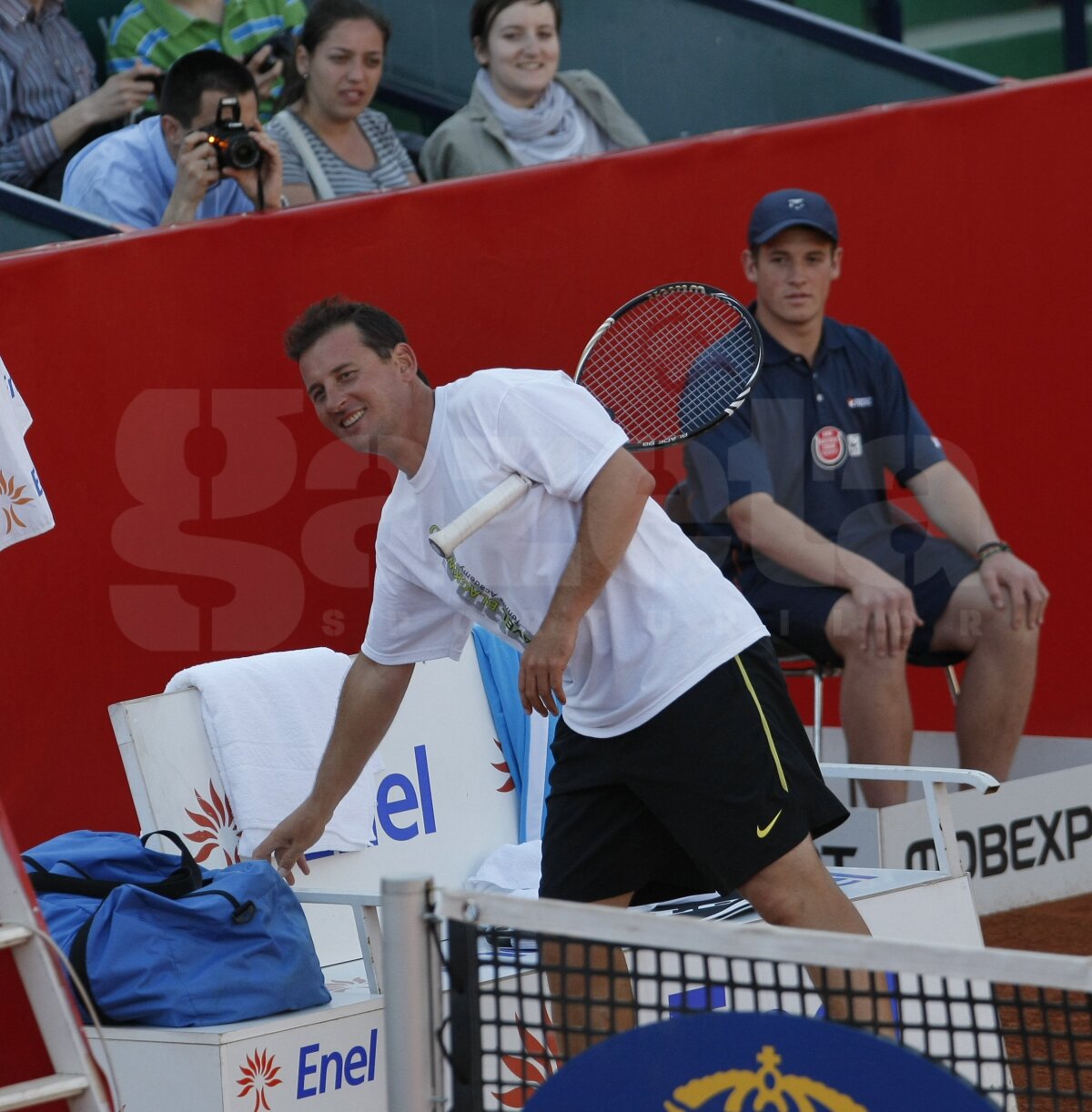 FOTO Stele pe zgură » Hagi şi Rotariu au îmblînzit mingile de tenis alături de Pavel şi Tecău