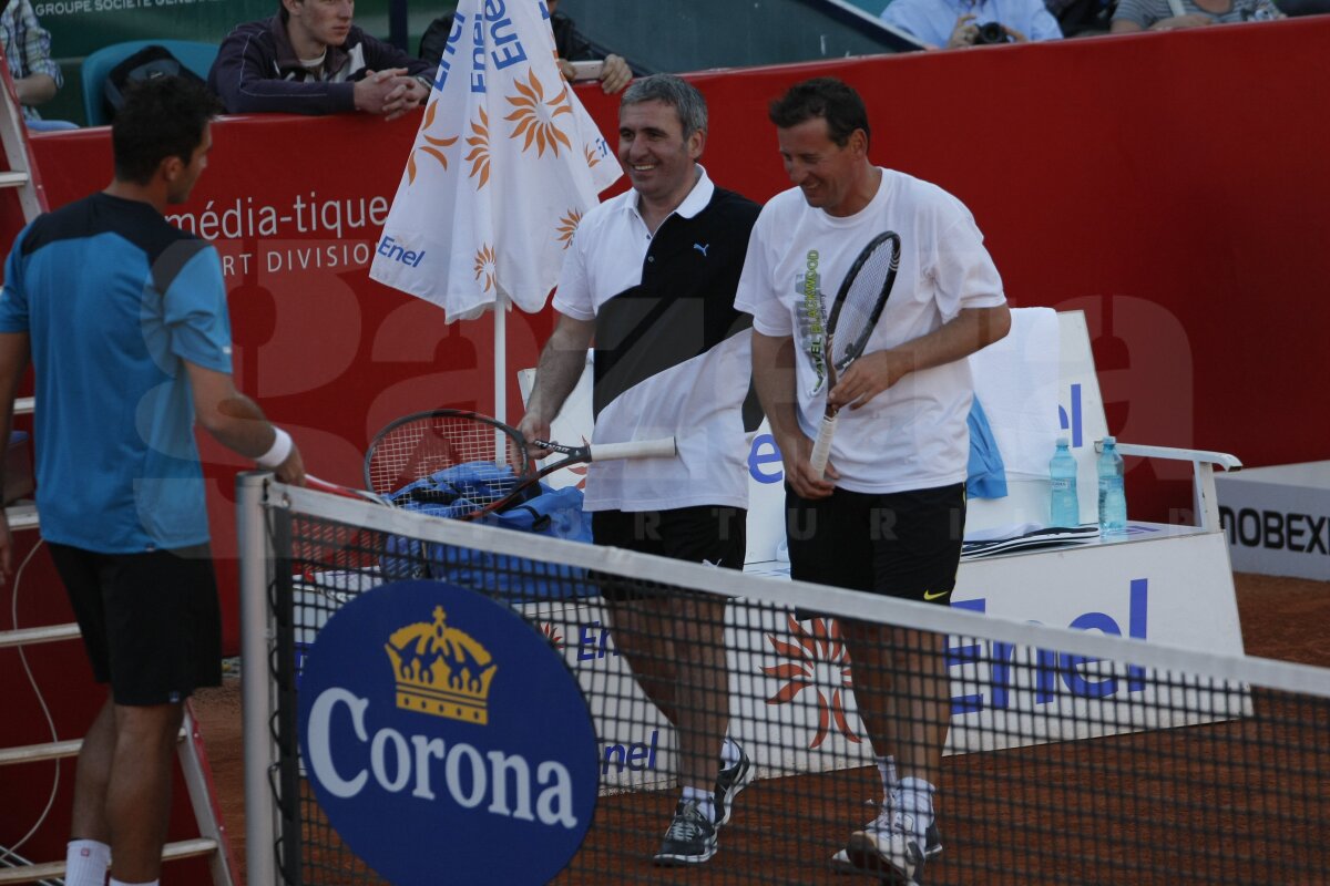 FOTO Stele pe zgură » Hagi şi Rotariu au îmblînzit mingile de tenis alături de Pavel şi Tecău