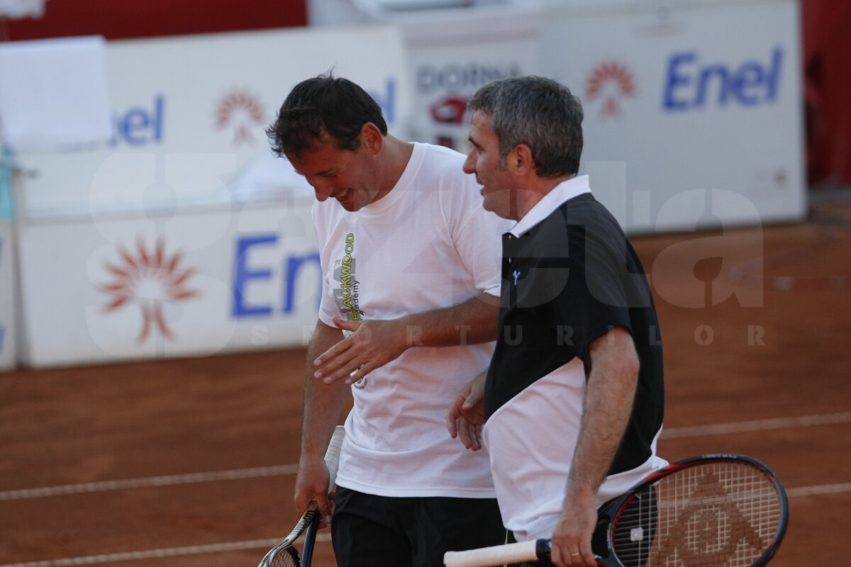 FOTO Stele pe zgură » Hagi şi Rotariu au îmblînzit mingile de tenis alături de Pavel şi Tecău