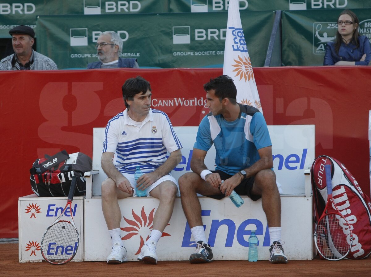 FOTO Stele pe zgură » Hagi şi Rotariu au îmblînzit mingile de tenis alături de Pavel şi Tecău