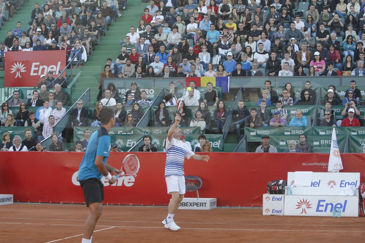 FOTO Stele pe zgură » Hagi şi Rotariu au îmblînzit mingile de tenis alături de Pavel şi Tecău