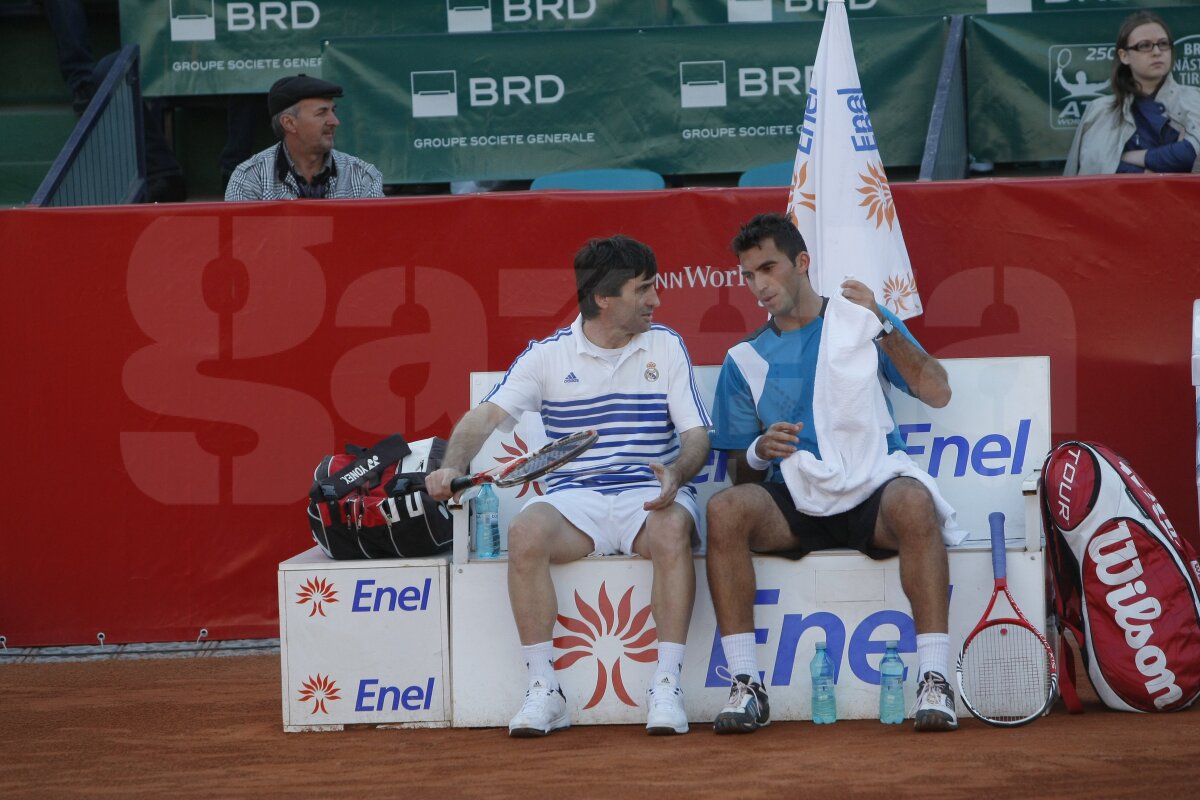 FOTO Stele pe zgură » Hagi şi Rotariu au îmblînzit mingile de tenis alături de Pavel şi Tecău