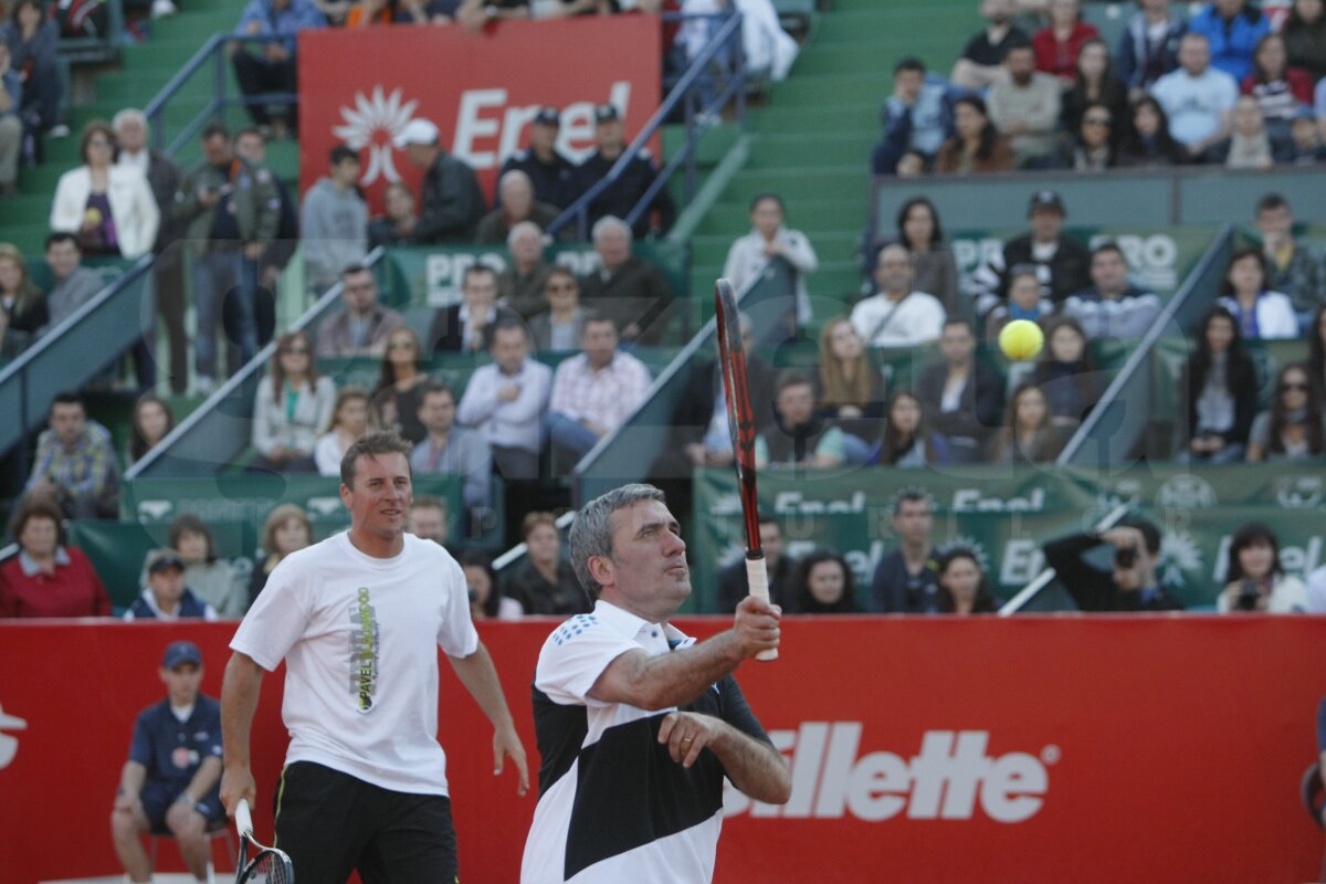 FOTO Stele pe zgură » Hagi şi Rotariu au îmblînzit mingile de tenis alături de Pavel şi Tecău