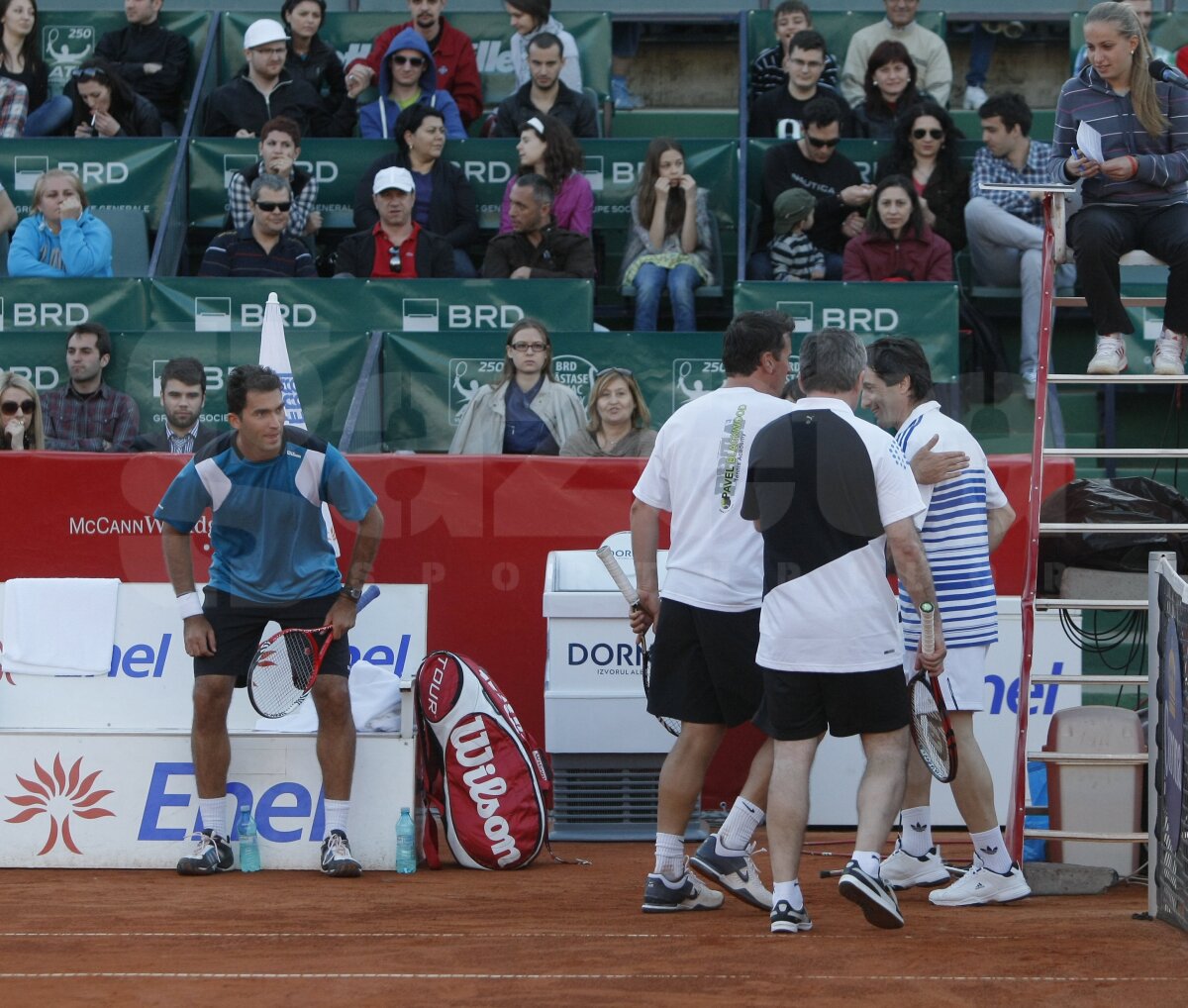 FOTO Stele pe zgură » Hagi şi Rotariu au îmblînzit mingile de tenis alături de Pavel şi Tecău