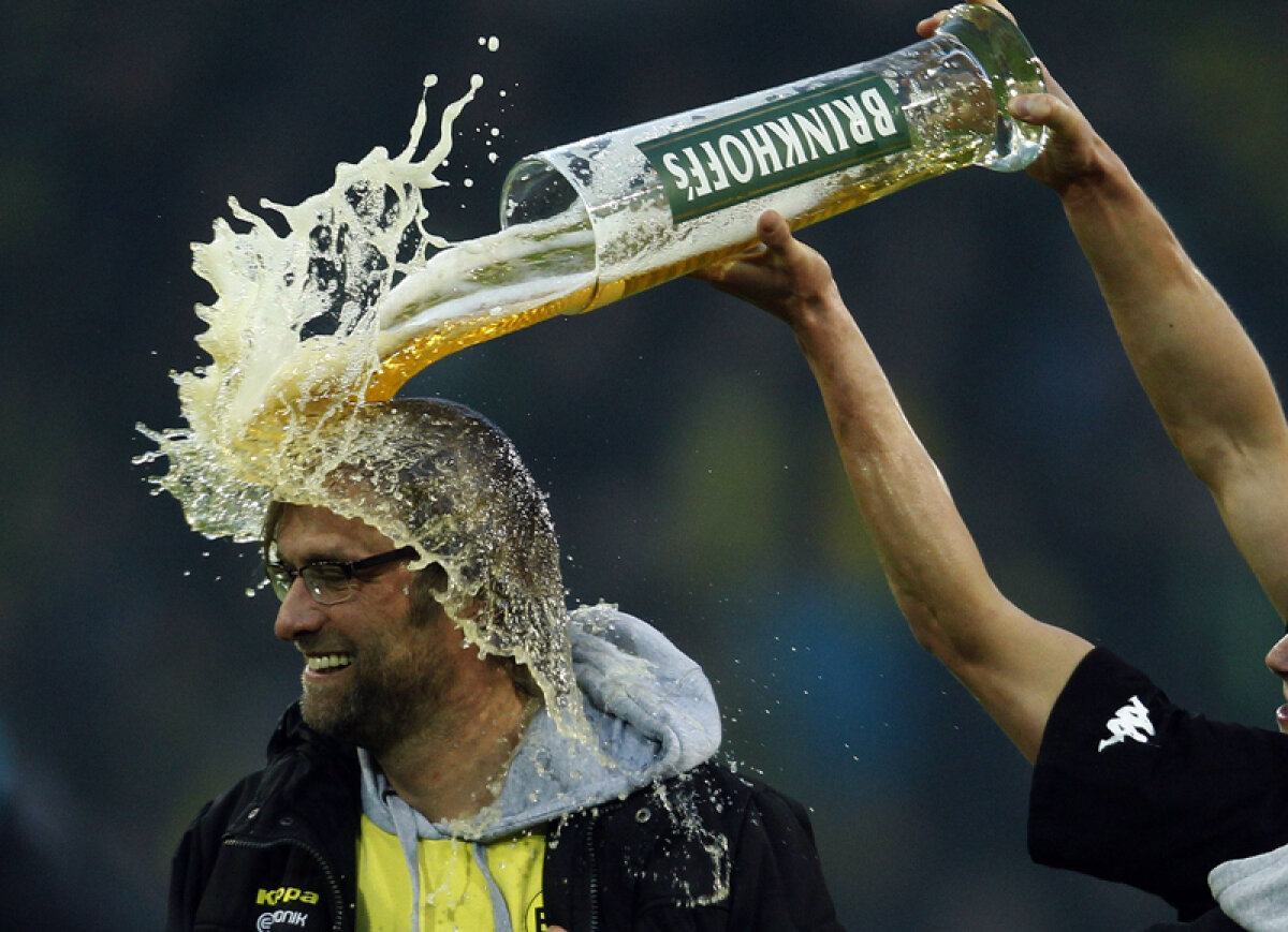 Fiesta galbenă » Dortmund a sărbătorit titlul în stil unic: bere şi fete pe gazon!