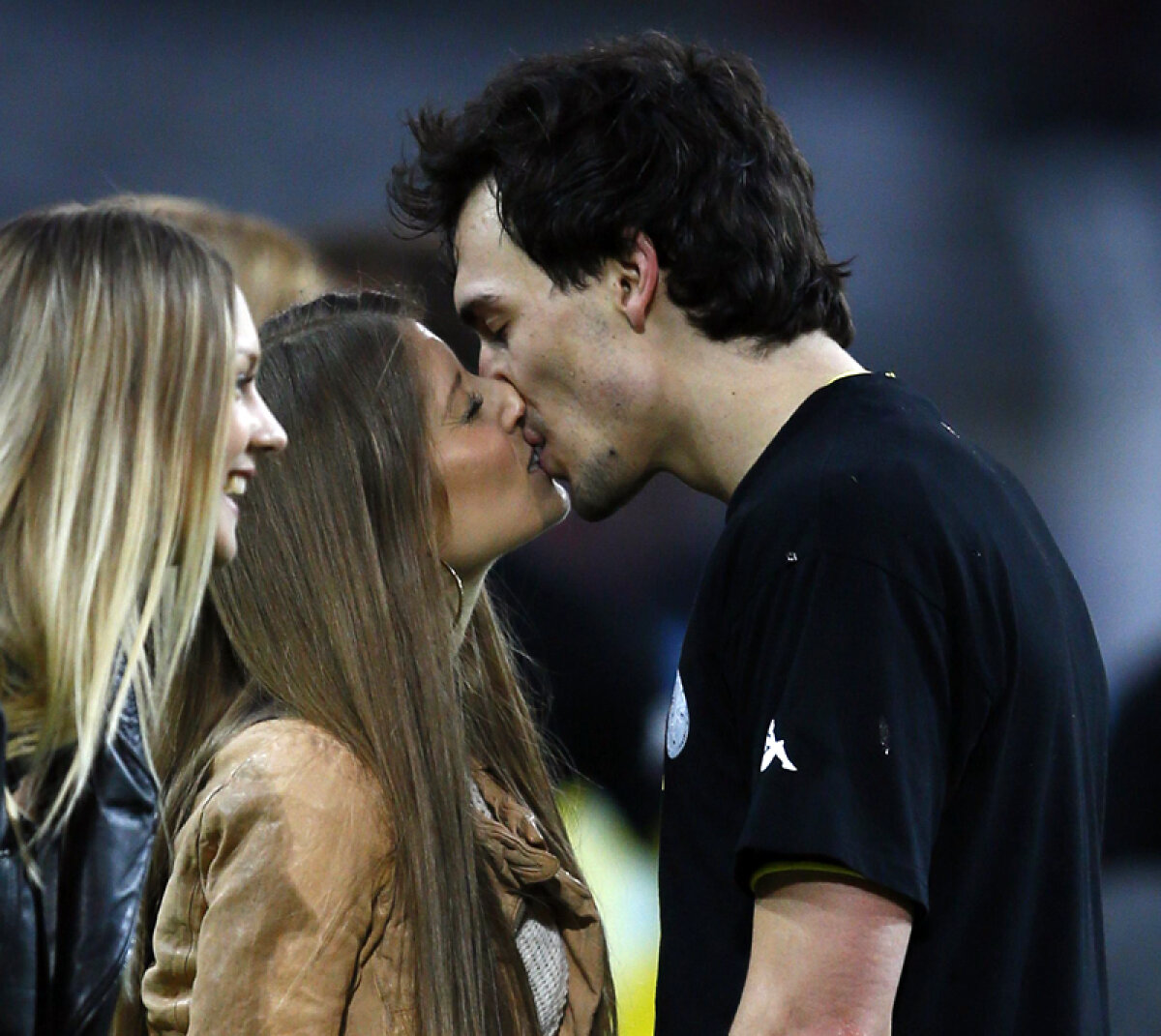 Fiesta galbenă » Dortmund a sărbătorit titlul în stil unic: bere şi fete pe gazon!