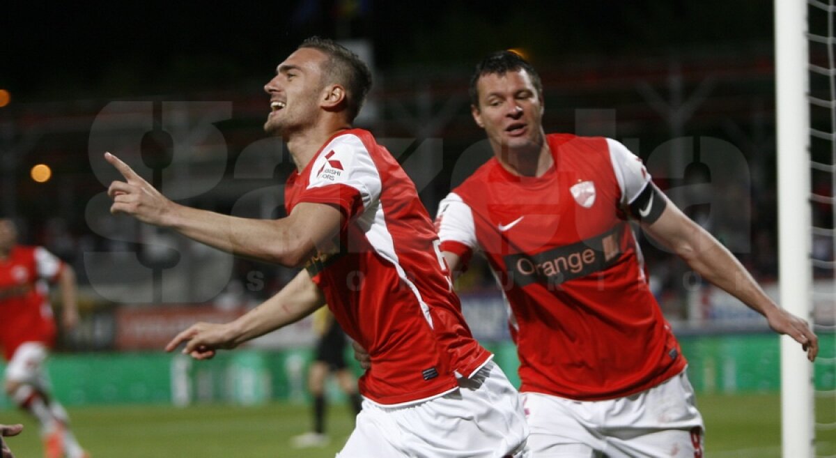 FOTO Dansînd cu "urşii" » Dinamo s-a urcat pe Ceahlăul (3-2) şi revine în fruntea Ligii 1