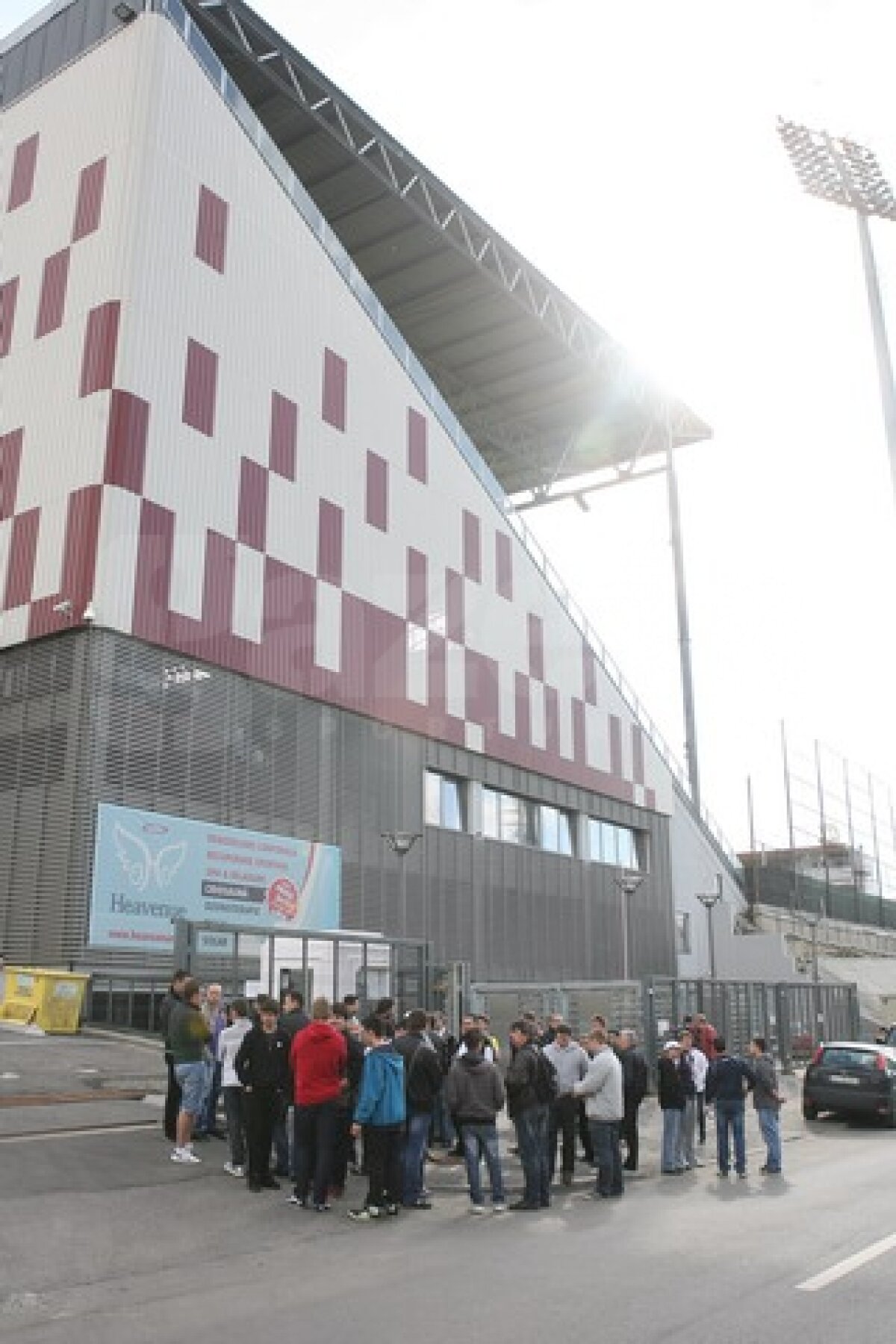 FOTO Suporterii i-au băgat în şedinţă pe Andone şi pe jucători! Ce le-au transmis